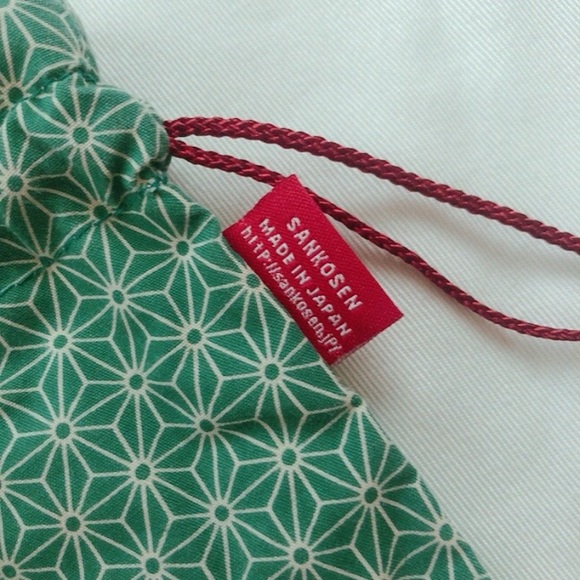 Mini mirror & drawstring pouch - Picture 3 of 8